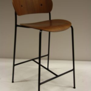 &Tradition Pavilion Bar Stool AV7 matala baarituoli Walnut