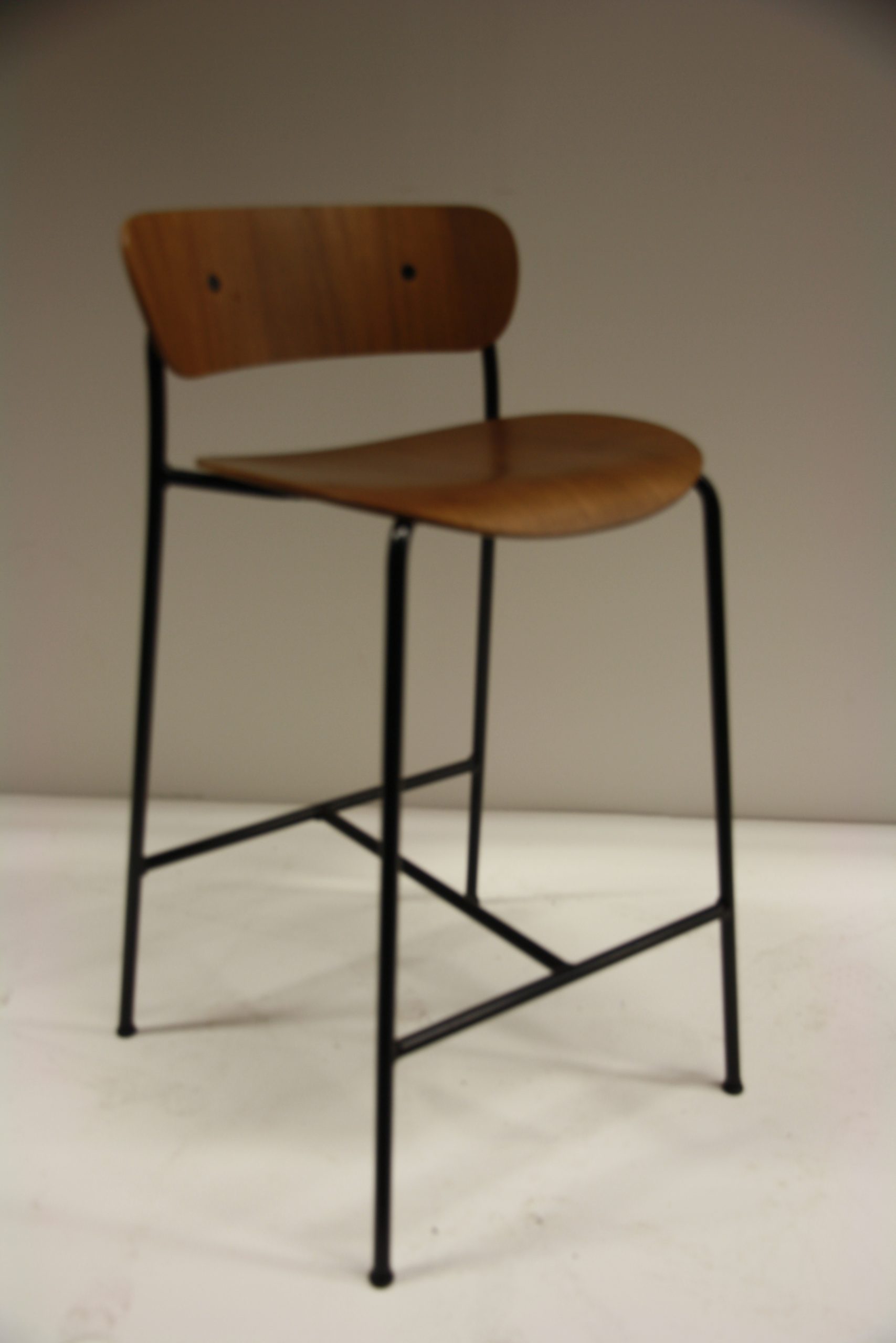 &Tradition Pavilion Bar Stool AV7 matala baarituoli Walnut